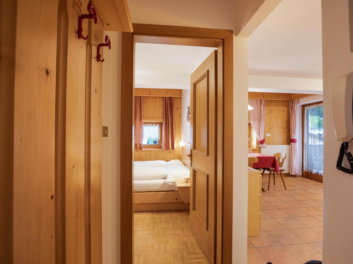 Ciasa Lino Aloch Apartment Pozza di Fassa Bagian luar foto